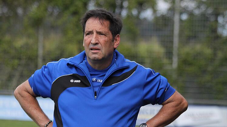 Peter Kramer half beim FC Dormitz als Trainer aus, musste nun jedoch wegen Unstimmigkeiten mit dem Vereinsvorsitzenden vorzeitig gehen.  Fotos: anpfiff.info
