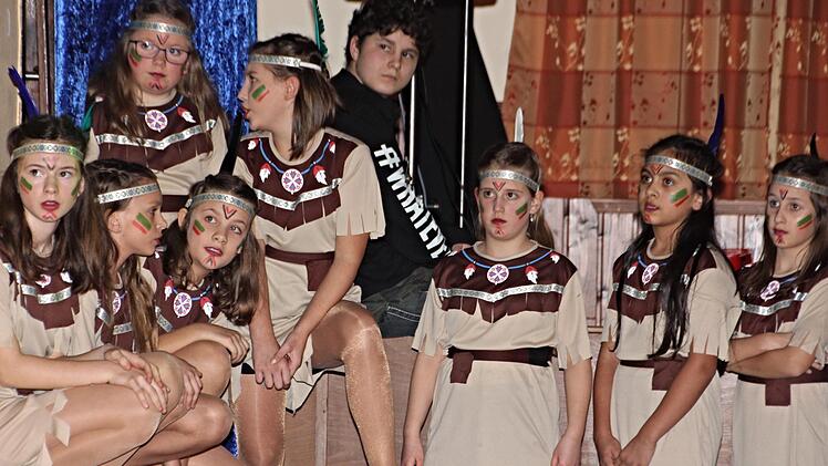 In Lauerstellung sind hier die Indianer-Squaws von der "BlueCordia". Helmut Will