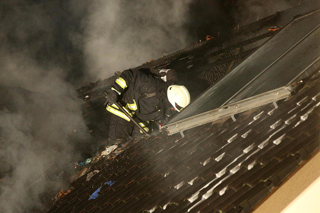 Pommersfelden (Landkreis Bamberg): Feuer zerstört Einfamilienhaus