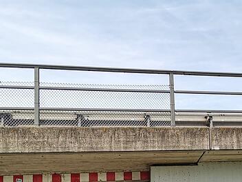 Autobahnbrücke, Unterführung, Bauwerk, Sperrung, Umleitung, Bauarbeiten,. Baustelle