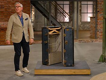 Erst wandte sich der "Bares für Rares"-Händler Markus Wildhagen angewidert vom Koffer ab. Doch dann wollte er ihn unbedingt haben...