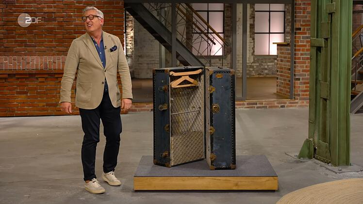 Erst wandte sich der "Bares für Rares"-Händler Markus Wildhagen angewidert vom Koffer ab. Doch dann wollte er ihn unbedingt haben...