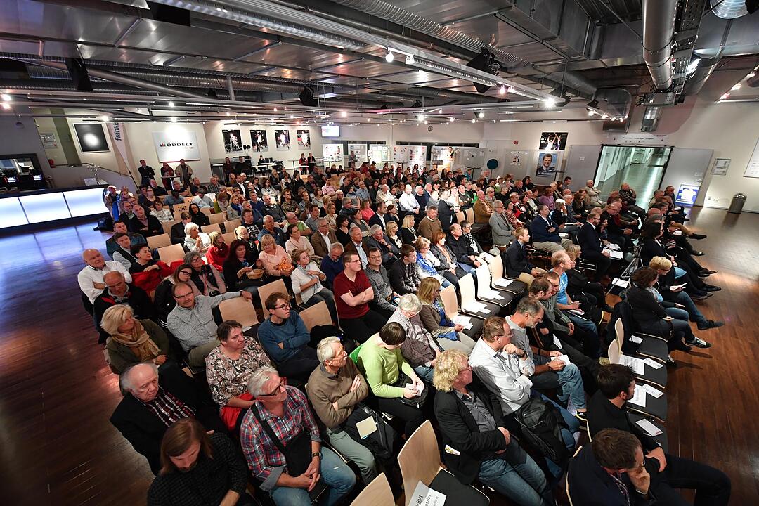 Podiumsdiskussion zur Bundestagswahl in der Brose Arena in Bamberg