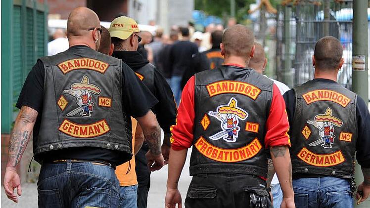 Zwei Mitglieder der Rocker-Gang "Bandidos" wurden am Dienstag (24. April 2018) in Köln-Kalk angeschossen. Die Ermittlungen laufen. Foto: Gero Breloer/dpa