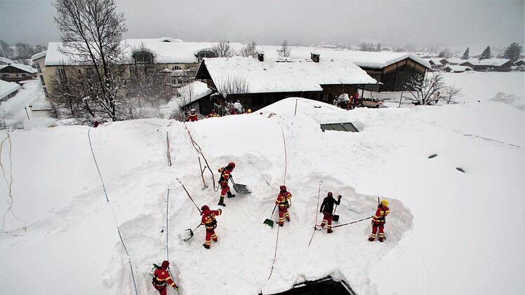 Die DLRG-Helfer im Einsatz. Foto: DLRG