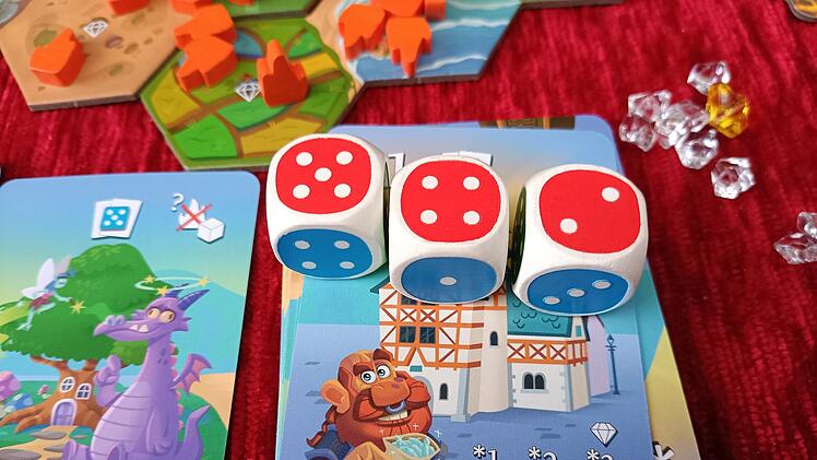 Spiele-Test Würfelkönig - das Brettspiel: Familienspiel für Zocker und Strategen - so spielt sich der große Bruder des Würfelkönigs