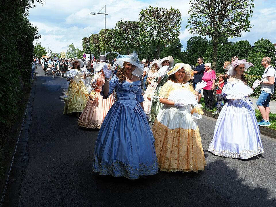 Großer historischer Festzug durch Bad Kissingen!
