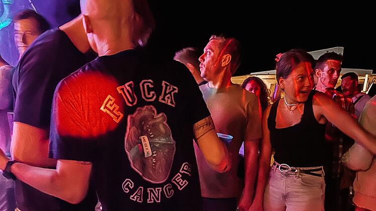 Nürnberger Patrick (38) wird an Krebs sterben - und veranstaltet letztes großes Fest