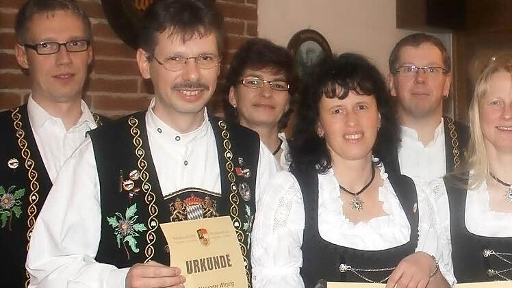 Ehrungen bei den Döllautalern (von links): Christian Wirsing, Alexander Wirsing, Sabine Seufert, Heike Schlag, Andreas Leibold, Sonja Wirsing, Manuela Knüttel, Elke Müller, Jürgen Köstler, Katja Habersack