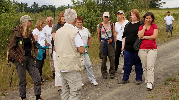 Klaus Mandery mit Experten auf Exkursion.