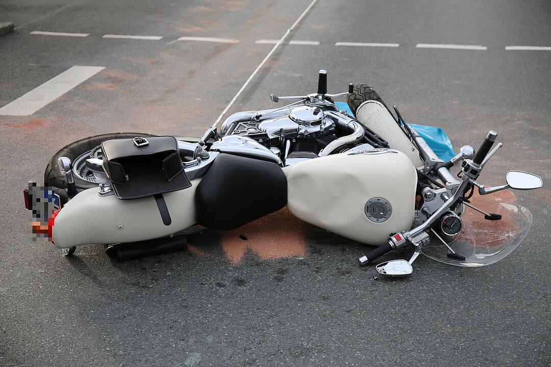 Kreis Kulmbach: Lkw-Fahrer übersieht Motorradfahrerin bei Wirsberg