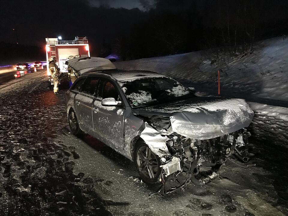 Schneebedeckte Fahrbahn führt zu Unfallgeschehen
