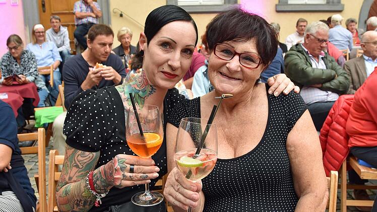 Marianne Bauer aus Haßfurt und ihre Tochter Ilona genossen das Konzert.Ulrike Langer