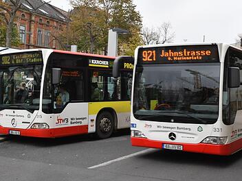 Beim Unfall zwischen zwei Bussen am Bamberger ZOB wurden zwei Passagiere verletzt. Symbolfoto: Ronald Rinklef