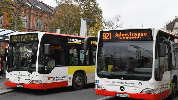 Beim Unfall zwischen zwei Bussen am Bamberger ZOB wurden zwei Passagiere verletzt. Symbolfoto: Ronald Rinklef