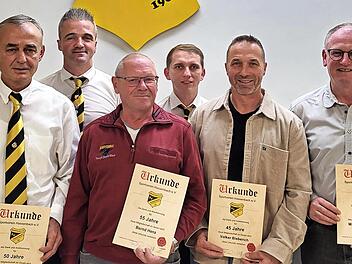 Die Vorstandschaft und die Geehrten.