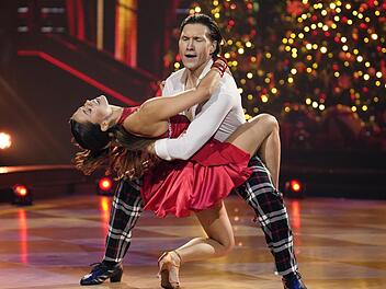 Was f&uuml;r ein Cha Cha Cha: Nach dem Tanz von Vaneassa Mai und Evgeny Vinokurov war die "Let's Dance"-Jury v&ouml;llig aus dem H&auml;uschen. F&uuml;r den Sieg reichte es trotzdem nicht.