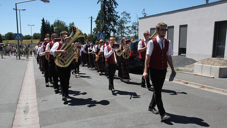 Impressionen vom Burghaiger Wiesenfest Foto: Stephan Stöckel