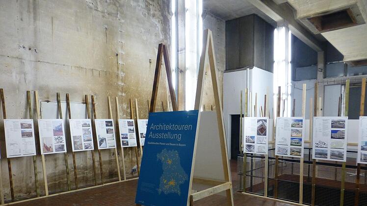 Die Ausstellung steht, die Besucher k&ouml;nnen kommen.