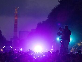 Technoparade "Rave The Planet"
