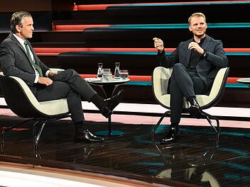 Der neue SPD-Generalsekretär Tim Klüssendorf (rechts) musste bei "Markus Lanz" das schlechte Ergebnis seiner Partei bei den NRW-Kommunalwahlen erklären.