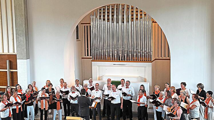 Der Volkschor Herzogenaurach unter Leitung von Patrick BullingerChristiane Brenner