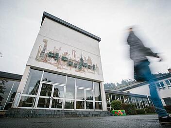 Die Steinwiesener Mittelschule hat im Sommer nicht alle Klassen voll bekommen. Das Konzept der Mittelschule stellen aber weder Schulleitung, noch Eltern oder Kreisschulamt infrage. Von der Schließung bedroht ist das Steinwiesener Institut nicht.  Fotos: Hendrik Steffens