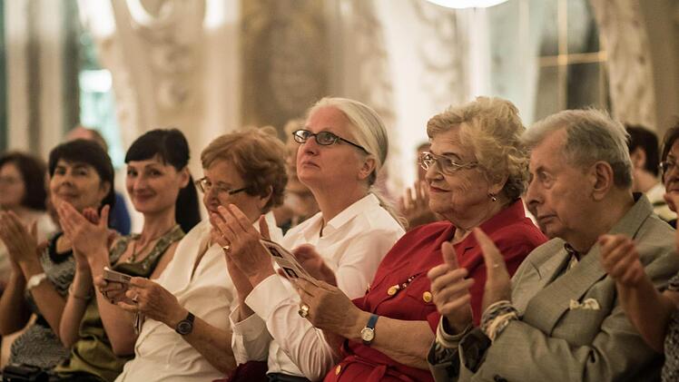 Zuhörer beim Festival "Russischer Herbst" im Riesensaal der Coburger Ehrenburg.Foto: Jochen Berger