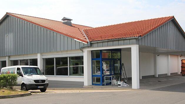 Handwerker sind momentan dabei, den ehemaligen Lidl-Markt f&uuml;r den Einzug vorzubereiten.  Fotos: Tobias Kindermann