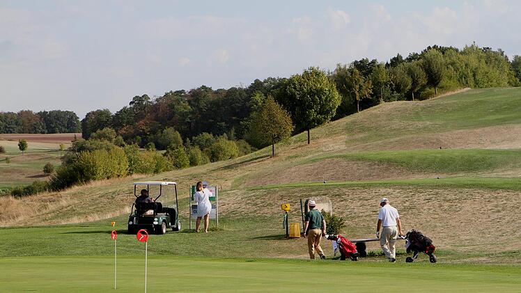Blick auf den landschaftlich schön gelegenen Golfplatz des Golfclubs Haßberge über dem Maintal bei SteinbachGünther Geiling