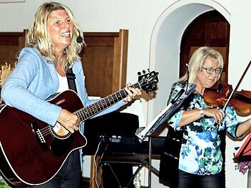Silvia Wachter (links) und Margitta Bergfeld sind am kommenden Sonntag in Nordhalben zu Gast.  Foto: Archiv/Michael Wunder