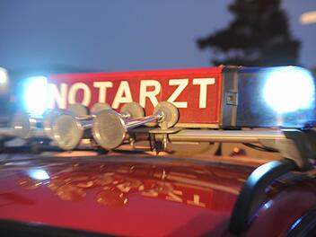 Gleich f&uuml;nf Menschen mussten am Montag nach einem Unfall bei Himmelkron medizinisch versorgt werden. Symbolbild: Ronald Rinklef