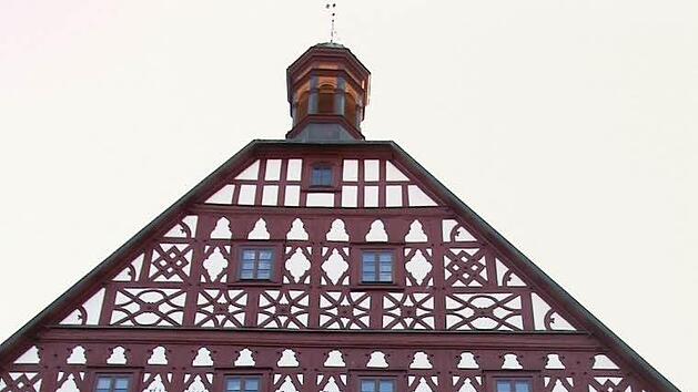 Ein Musterbeispiel f&uuml;r die pr&auml;chtige Fachwerkbauten der Region ist das Eberner Rathaus.Eckehard Kiesewetter