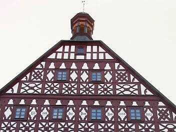 Ein Musterbeispiel für die prächtige Fachwerkbauten der Region ist das Eberner Rathaus.Eckehard Kiesewetter