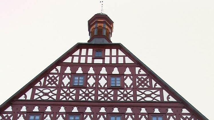 Ein Musterbeispiel für die prächtige Fachwerkbauten der Region ist das Eberner Rathaus.Eckehard Kiesewetter
