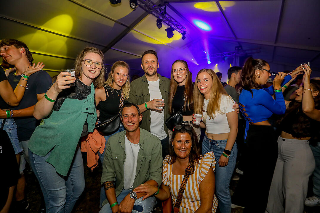 Partyzeltdorf mit 5 Areas!