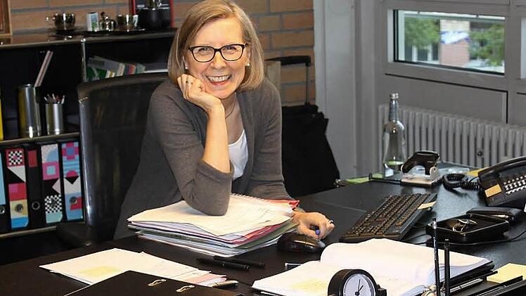 Kreisbaumeisterin Gabriele Pfeff-Schmidt arbeitet die letzten Akten ab. Foto: Anette Schreiber