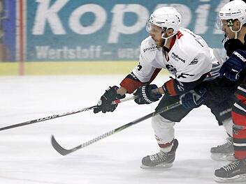 Der Sommer steht zwar noch vor der Tür, doch das Vorbereitungsprogramm der Haßfurter Hawks ist bereits fix: Unter anderem bestreiten Jakub Sramek (links) und seine Haßfurter auch zwei Derbys gegen Aufsteiger Bad Kissingen (rechts Spielertrainer Mikhail Nemirowksy).  Foto: Ralf Naumann