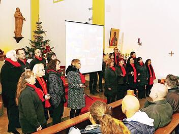 Die Gospelsänger in der Kirche in Schlaifhausen Foto: privat