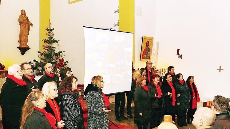 Die Gospelsänger in der Kirche in Schlaifhausen Foto: privat