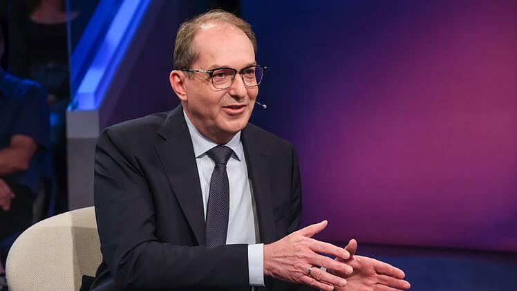 "Wir haben einen Auftrag", gestand Dobrindt ein Versäumnis bei Grenz-Zurückweisungen ein: "Wir müssen diese Begründung entsprechend liefern."