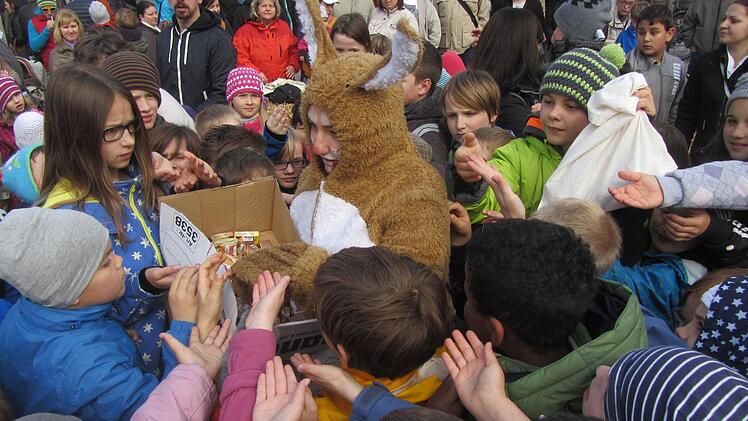 ...der Osterhase auf dem Lichtenfelser Marktplatz