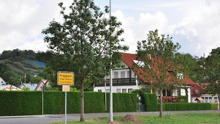 In Prappach (unser Bild) und Klein-Augsfeld stehen bereits die Richtfunkantennen der Firma schnell-im-netz.de GmbH & und Co. KG. Allerdings fehlt in Prappach noch das Empfangsteil. Foto: Ulrike Langer