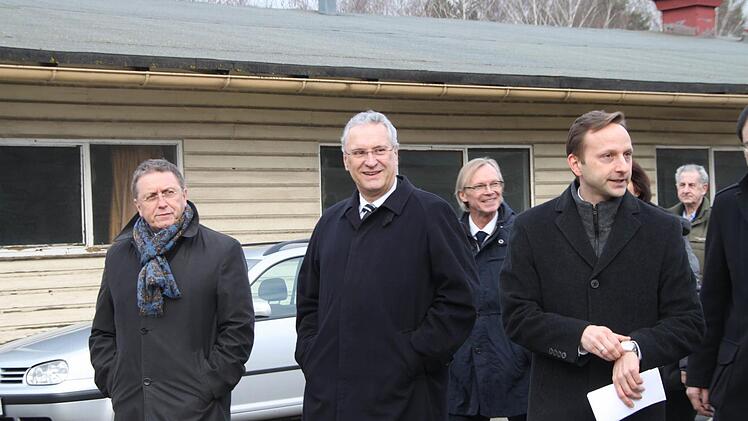 Rundgang über das Gelände. Foto: Jürgen Gärtner