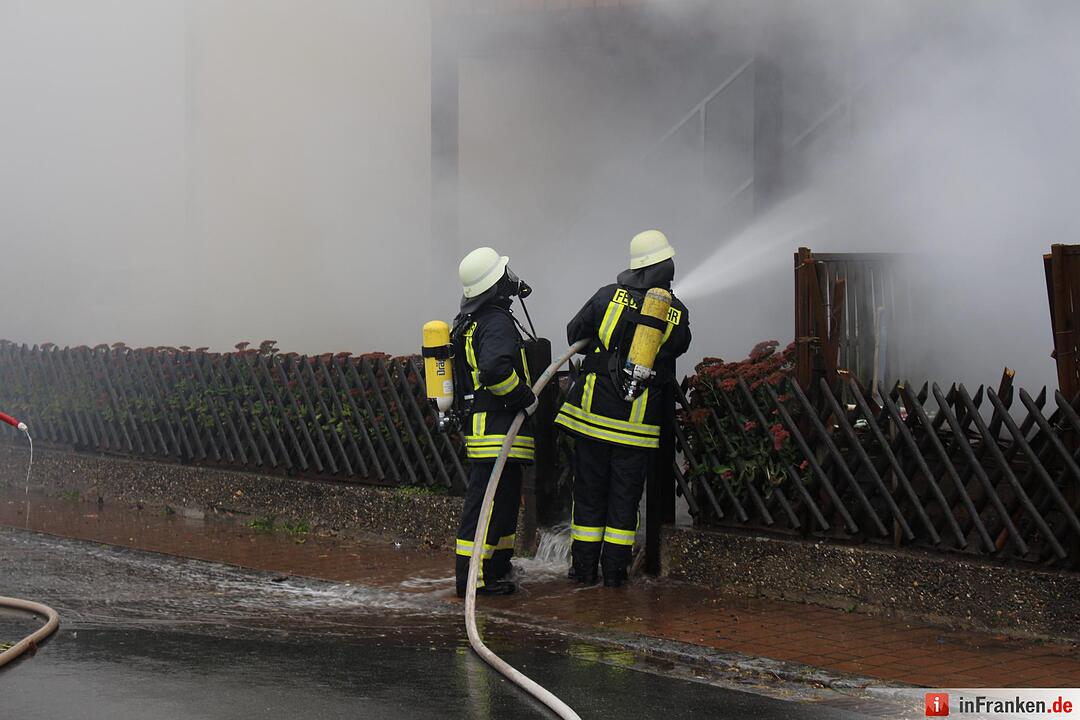 Wohnhaus brannte lichterloh - Feuerwehr im Grosseinsatz