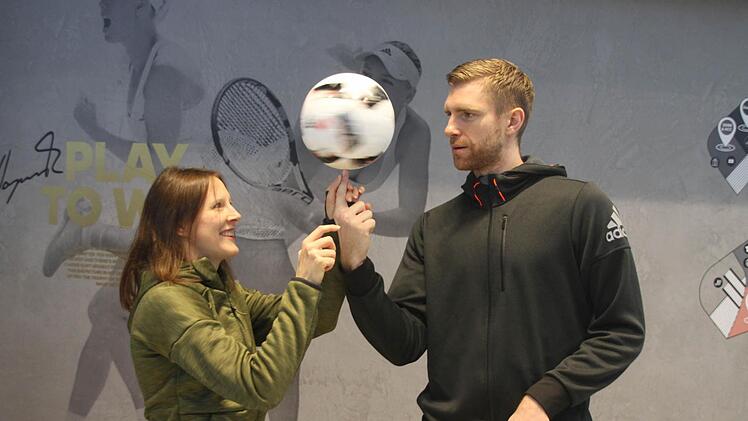 Ballfertigkeit (2): Per Mertesacker ist konzentriert.