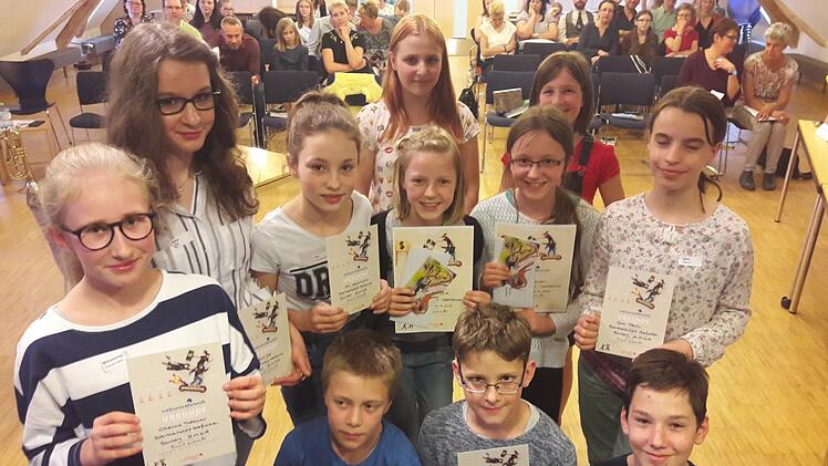 Elf lesebegeisterte Schüler aus ganz Oberfranken nahmen am Bezirksentscheid in Bamberg teil. Foto: Anna Lienhardt