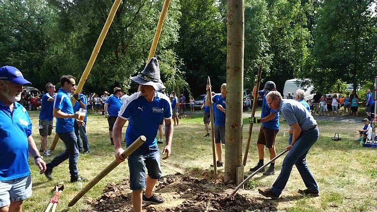 Am Ende griff auch Bürgermeister German Hacker zur Schaufel