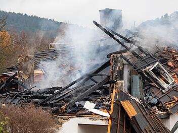 Zwei Menschen bei Explosion in Wohnhaus verletzt