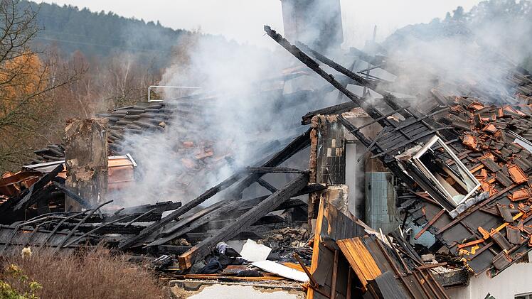 Zwei Menschen bei Explosion in Wohnhaus verletzt